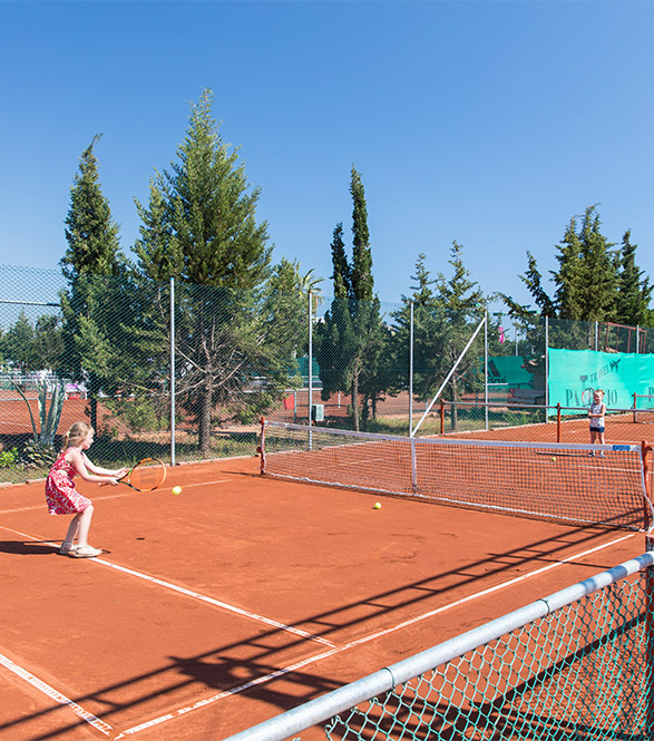 alibey-hotels-resort-ailelere-ozel-tenis-okulu-card2.jpg